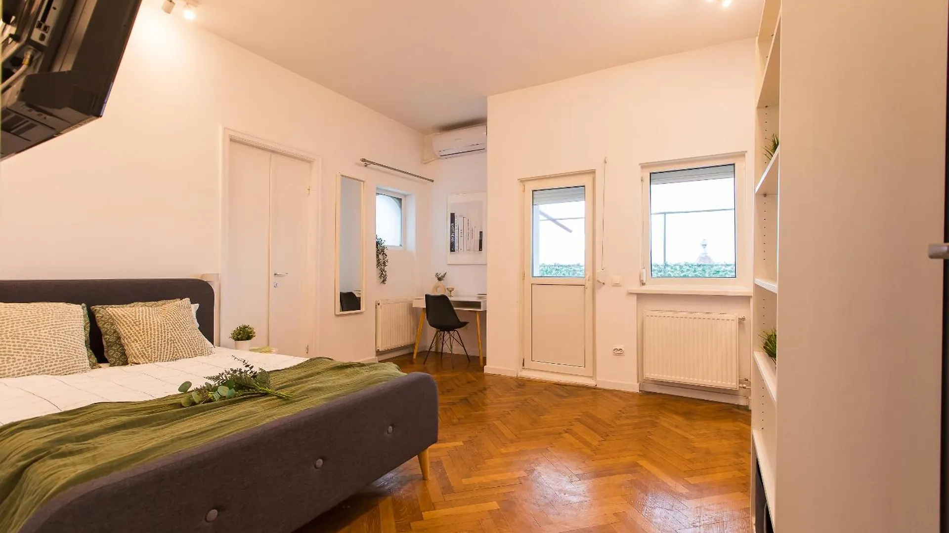 Spacious Penthouse With Terrace And City-View Bucarest 0*,  Romania
