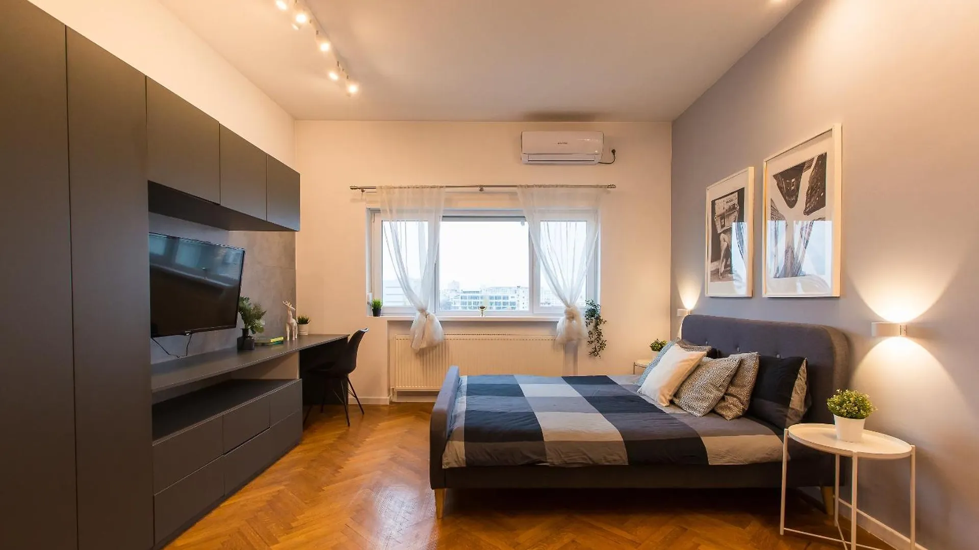 Spacious Penthouse With Terrace And City-View Bucarest Appartamento