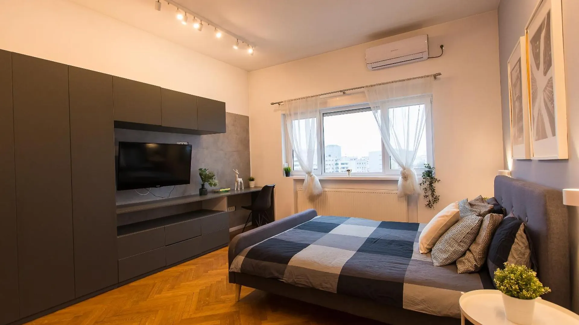 Spacious Penthouse With Terrace And City-View Bucarest