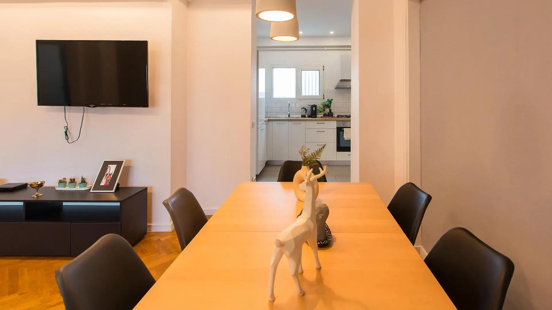 Spacious Penthouse With Terrace And City-View Bucarest