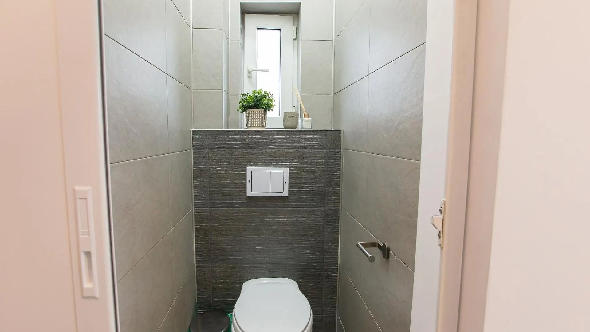 Spacious Penthouse With Terrace And City-View Bucarest 0*,